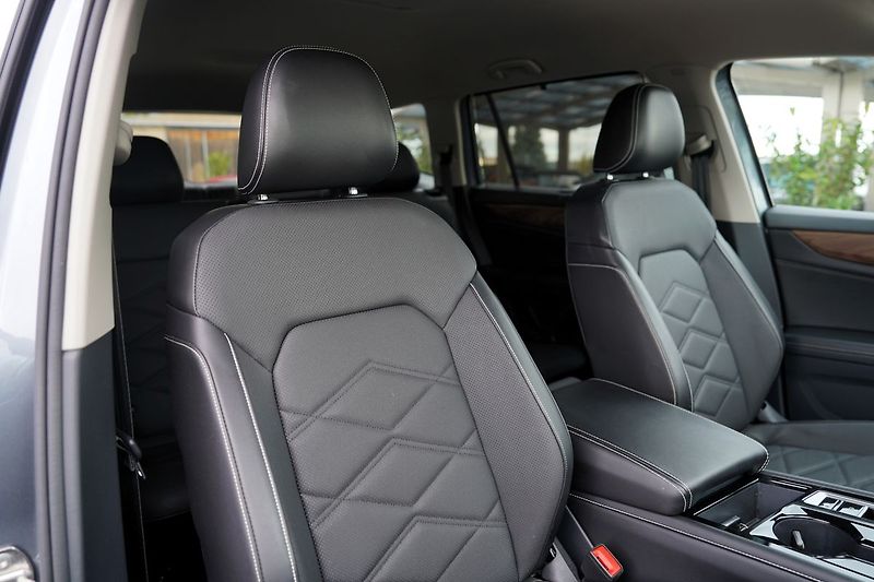 Volkswagen Atlas 2.0 TSI/automat/kůže/7 míst - fotka 27 z 49