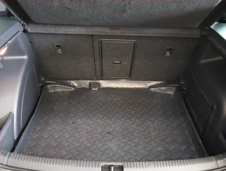 Škoda Rapid (2017) Spaceback 1.0 TSI, Xenony - fotka 14 z 22