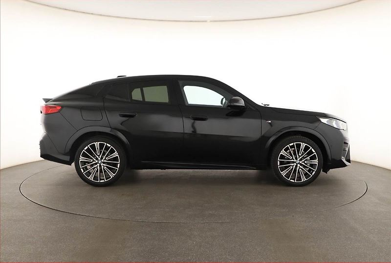 BMW X2 (2024) sDrive20i - fotka 6 z 20