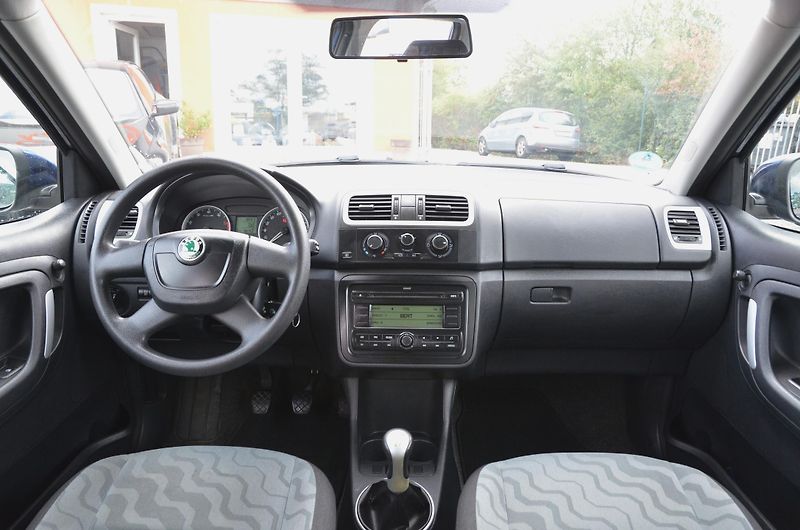 Škoda Fabia (2009) 1.4i 16V 63kW AMBITION / KLIMA - fotka 17 z 33