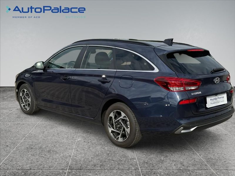 Hyundai i30 1,6 TGDI STYLE AT 1.MAJITEL - fotka 6 z 15