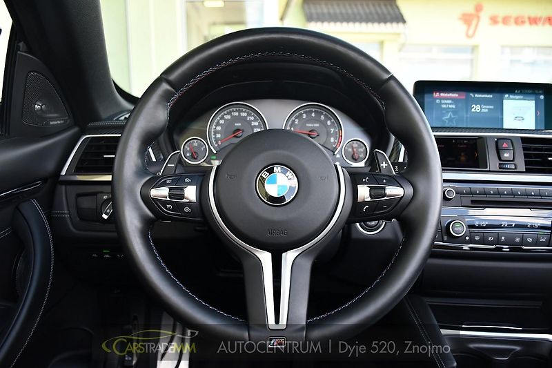 BMW M4 3.0 317kW HUD LED DPH - fotka 34 z 57