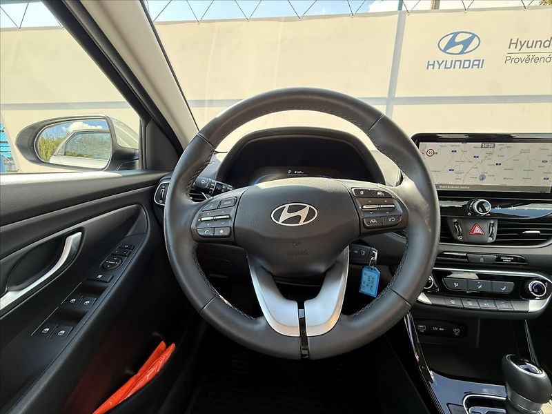 Hyundai i30 1,5 T-GDI 103kW DCT Family - fotka 9 z 23