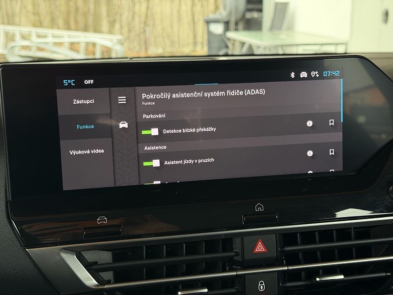 Citroën C4  S&S EAT8 Feel Pack - fotka 11 z 25