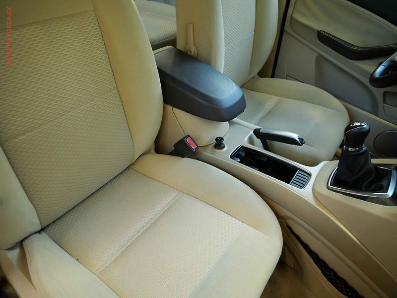 Ford C-MAX (2007) 1.8i, AC, tempo, park.asist - fotka 11 z 19