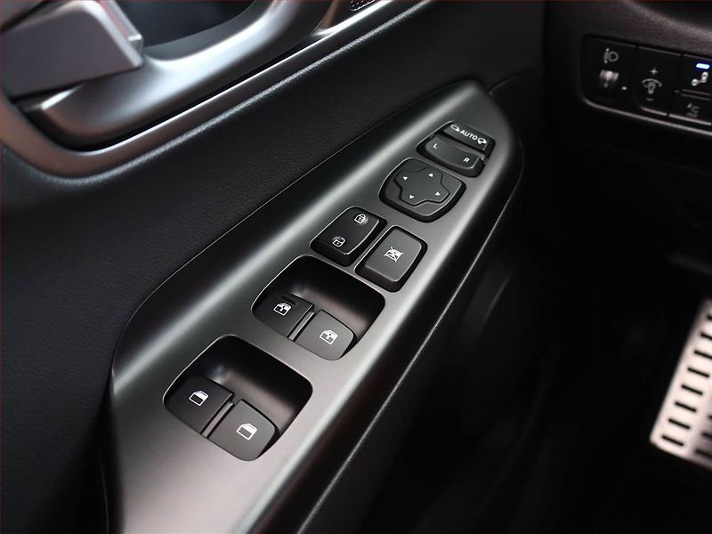 Hyundai Kona (2021) Electric 64 kWh, SoH 100% - fotka 20 z 24