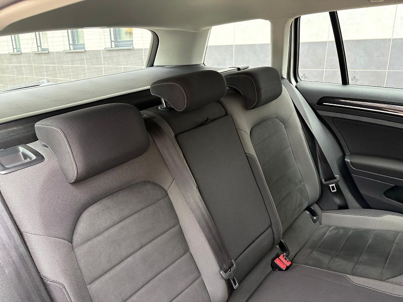 Volkswagen Golf Variant 1.4TGI 81 kW Highline ČR,1.MAJ - fotka 40 z 50