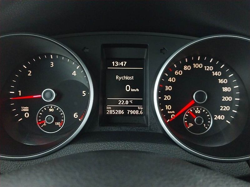 Volkswagen Golf (2010) 1.6 TDI, po STK, levný provoz - fotka 11 z 19