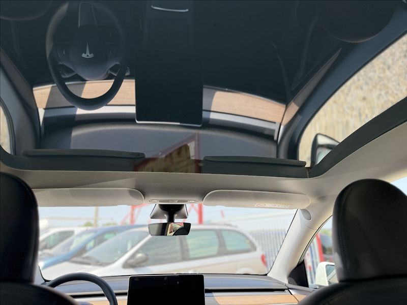 Tesla Model Y 0,0 220kW NOVÉ V ČR DPH 38tKm - fotka 22 z 34
