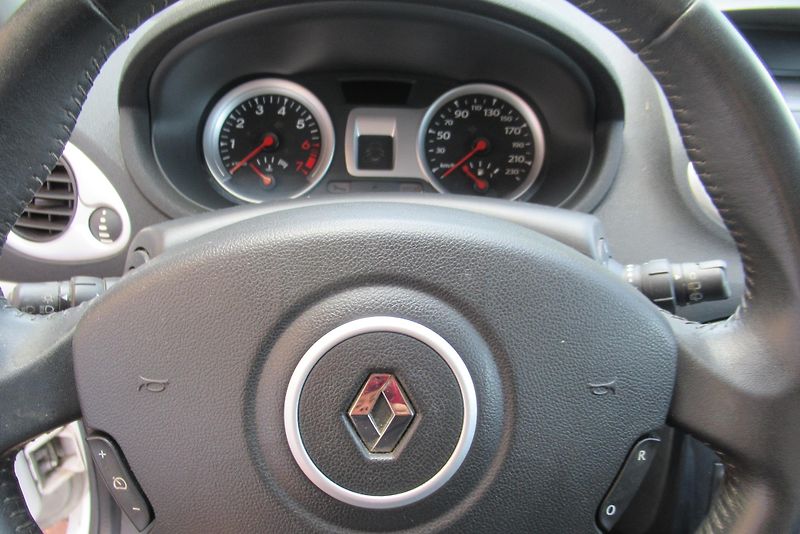 Renault Clio 1.2i KLIMA TAŽNÉ - fotka 12 z 19