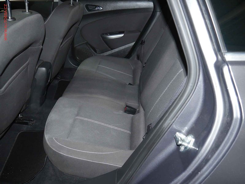 Opel Astra (2011) 2.0TDCi, AC, temp - fotka 10 z 19