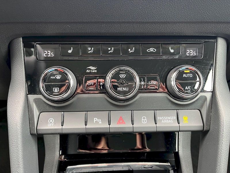 Škoda Karoq (2024) Top Selection 2.0 TDI 110 kW 4 - fotka 28 z 34