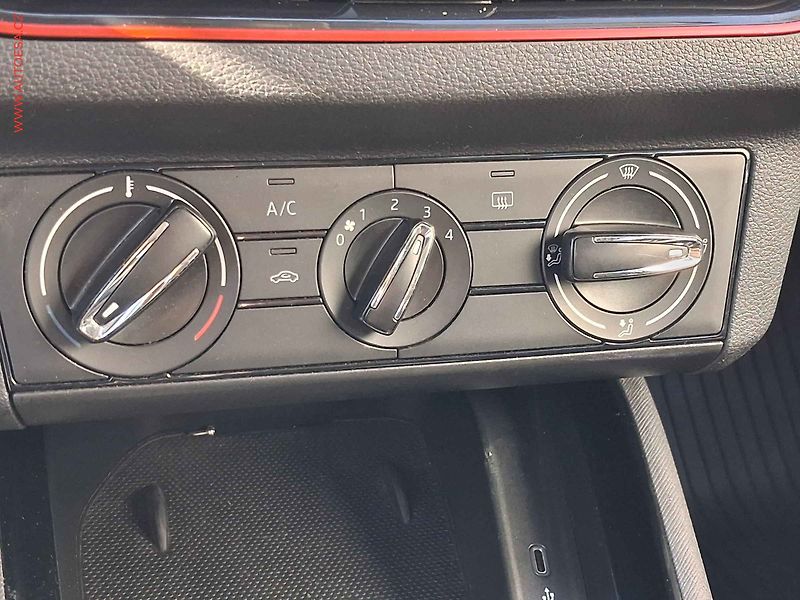 Škoda Scala (2019) 1.0 TSi, 2.maj,ČR, Ambition - fotka 14 z 17