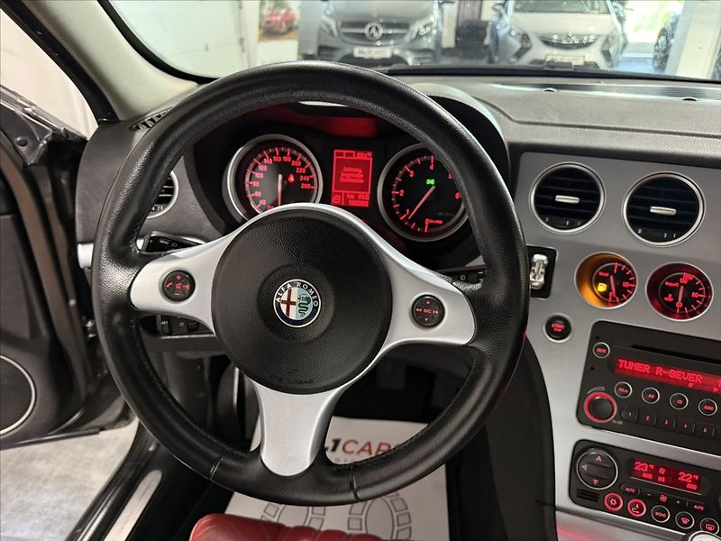 Alfa Romeo 159 2,4   JTDm V5 147 kW BOSE TOP - fotka 9 z 40