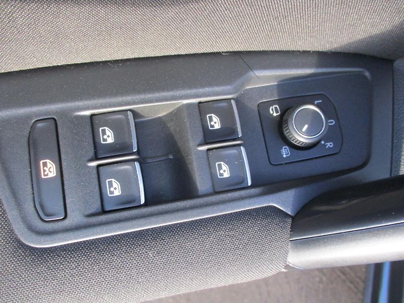 Volkswagen Tiguan 2.0TDi*4x4*7DSG*NAVI*T.ZAŘ - fotka 12 z 51