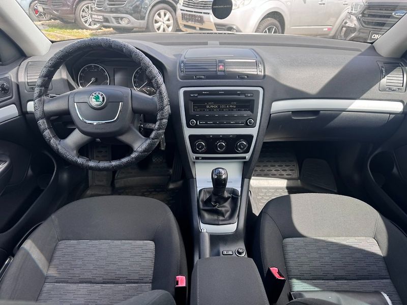Škoda Octavia (2009) 1,4 TSI 90 KW STK KOLA - fotka 24 z 50