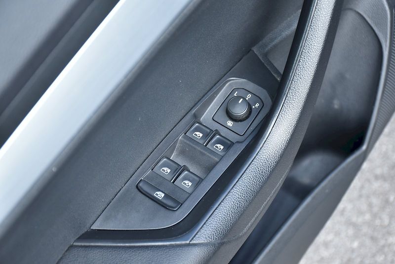 Škoda Karoq (2019) AMBITION 2.0 TDI 110 kW 4X4 - fotka 30 z 32