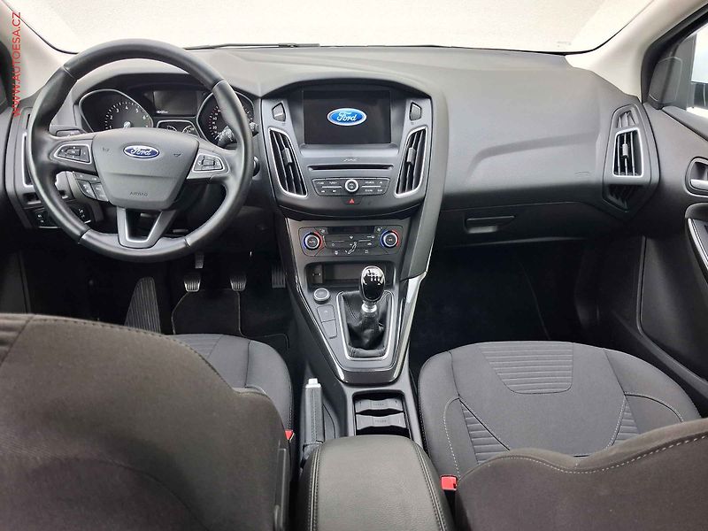 Ford Focus (2017) 1.5.EB, 1.maj,ČR, Titanium - fotka 8 z 18