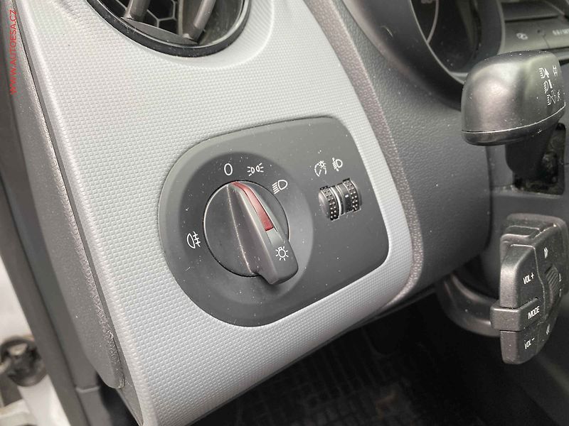 Seat Ibiza (2015) 1.4 16V, Style, výhřev sed - fotka 15 z 16