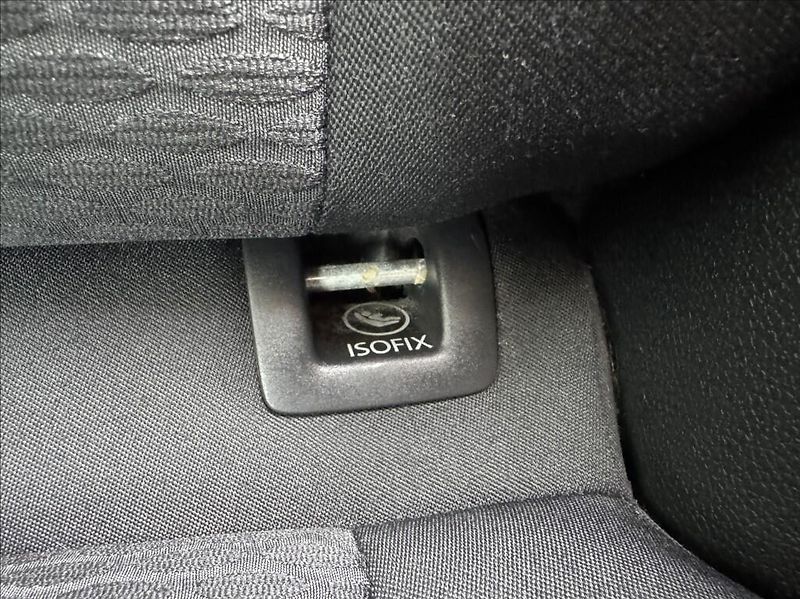 Volkswagen Golf 1,4 i 16V TRENDLINE 1.maj. ČR - fotka 20 z 50
