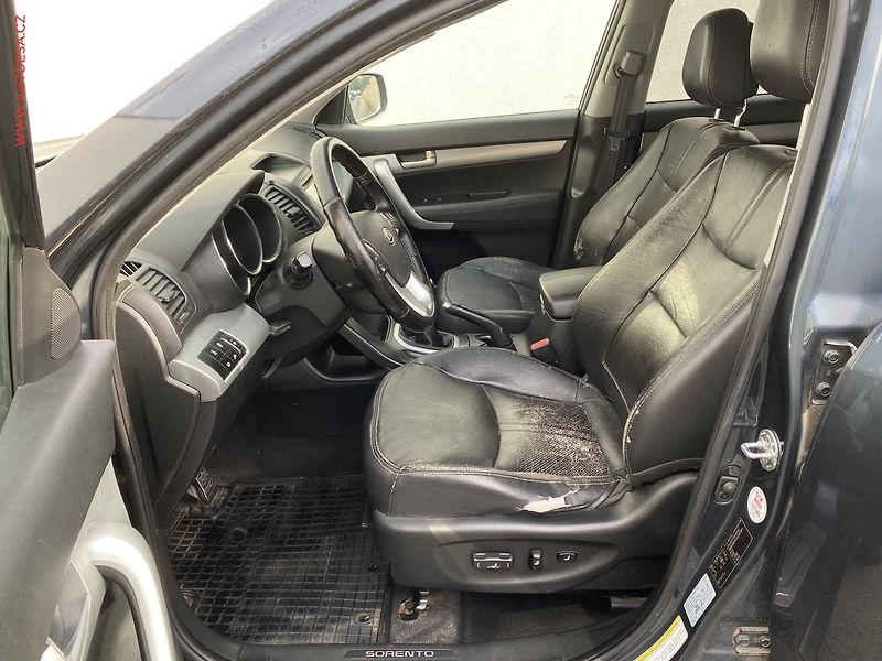 Kia Sorento (2011) 2.2 CRDi 4x4, ČR, AC, xenon - fotka 9 z 17