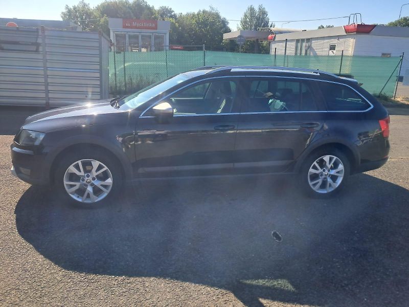 Škoda Octavia (2015) 2,0 TDI 110 kW SCOUT - fotka 8 z 23