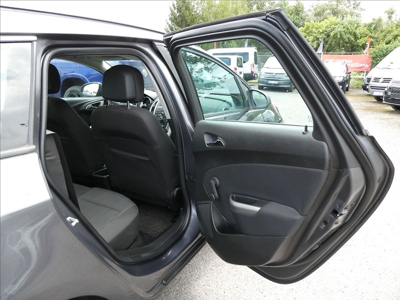Opel Astra 1,4 88kW 2x kola, 2.majitel - fotka 21 z 38
