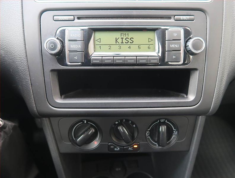 Volkswagen Polo (2011) 1.2 12V, ČR,1.maj - fotka 12 z 14