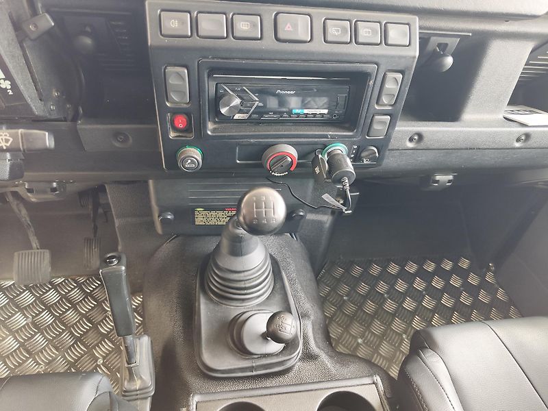 Land Rover Defender (2001) 110 TD5 9S - fotka 12 z 13