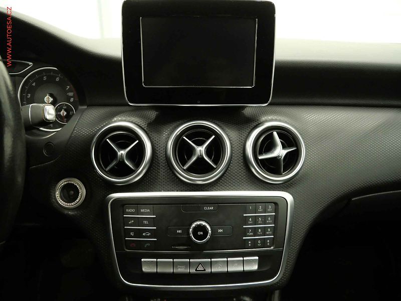 Mercedes-Benz Třídy A (2016) 1.6i, ČR, AT, bixen, autoAC - fotka 13 z 20