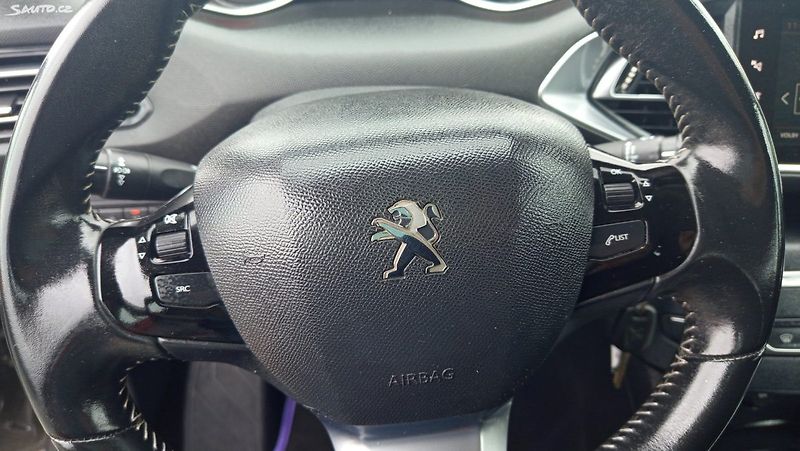 Peugeot 308 (2018) - fotka 24 z 36
