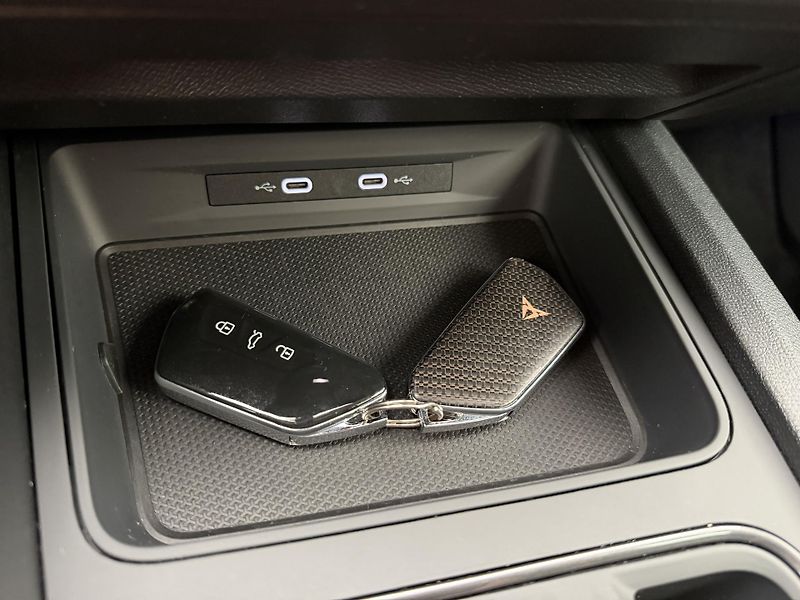 Cupra Formentor 1.5Tsi*CZ*DPH*1-MAJ*ZARUKA* - fotka 39 z 48