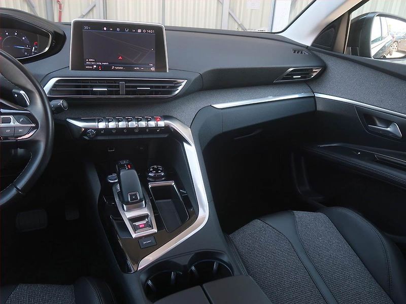 Peugeot 3008 (2018) 1.6 BlueHDi, Automat - fotka 8 z 18