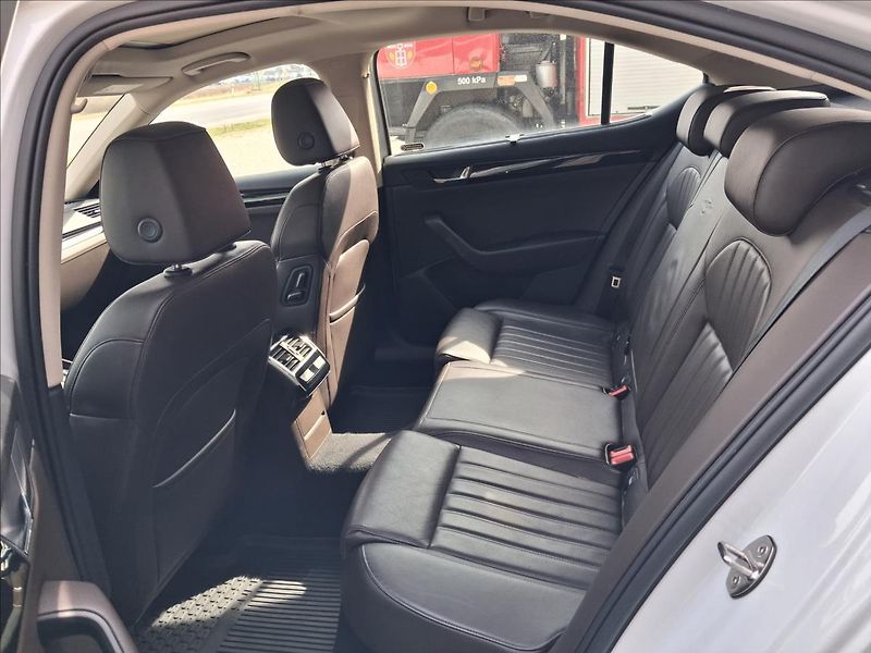 Škoda Superb 2,0 TDI DSG 4x4 L&K Pano - fotka 14 z 22