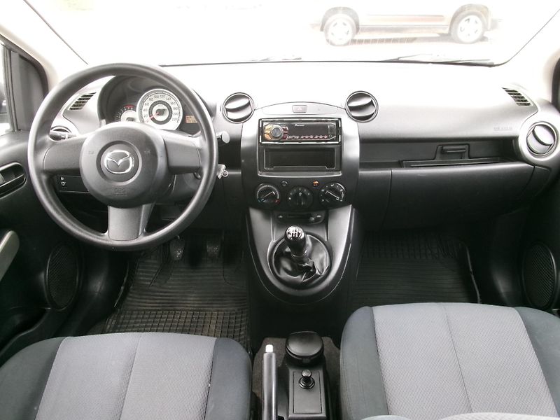 Mazda 2 (2009) 1,3i KLIMA ALU  - fotka 17 z 21