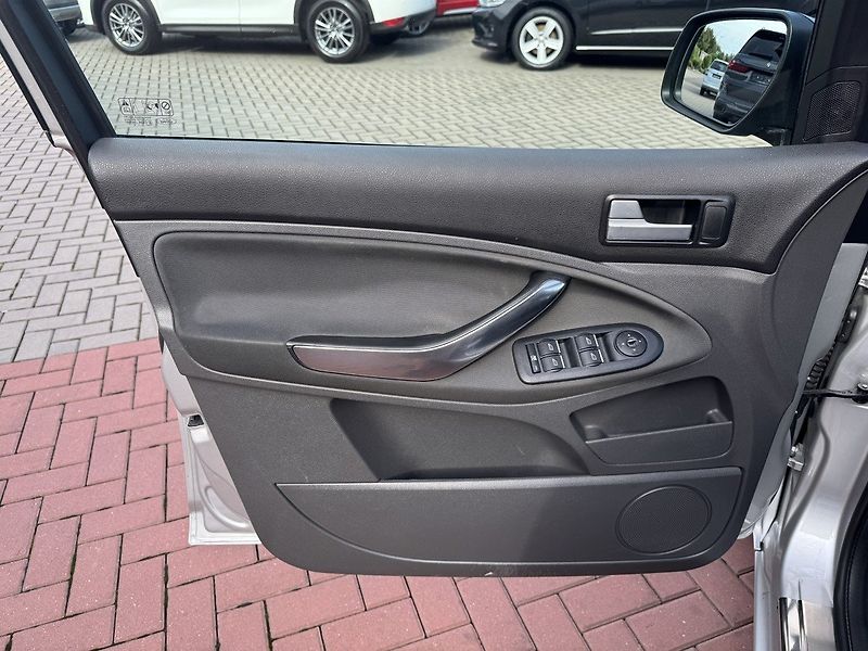 Ford C-MAX (2009) 1.6i Style Digi Klima Tažné Z - fotka 23 z 45