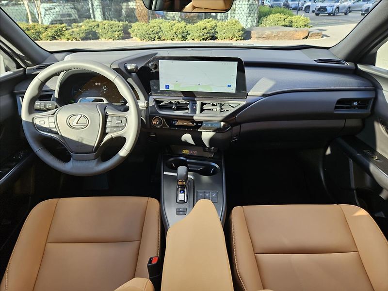 Lexus UX 300h 2,0 F SPORT Design - fotka 8 z 16