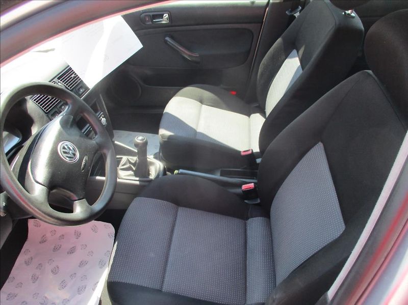 Volkswagen Golf 1,9 TDi,96kW,digiklima,servis, - fotka 13 z 26