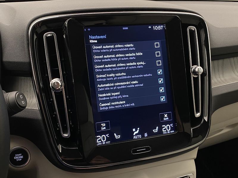 Volvo XC40 D4 AWD INSCRIPTION REZERVACE - fotka 41 z 44