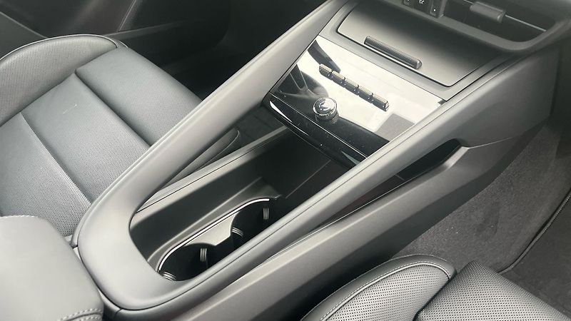 Porsche Macan (2025) Turbo - fotka 22 z 30