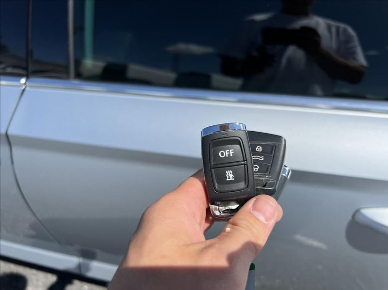 Škoda Superb 2,0 TDI DSG Premium Edition - fotka 42 z 42