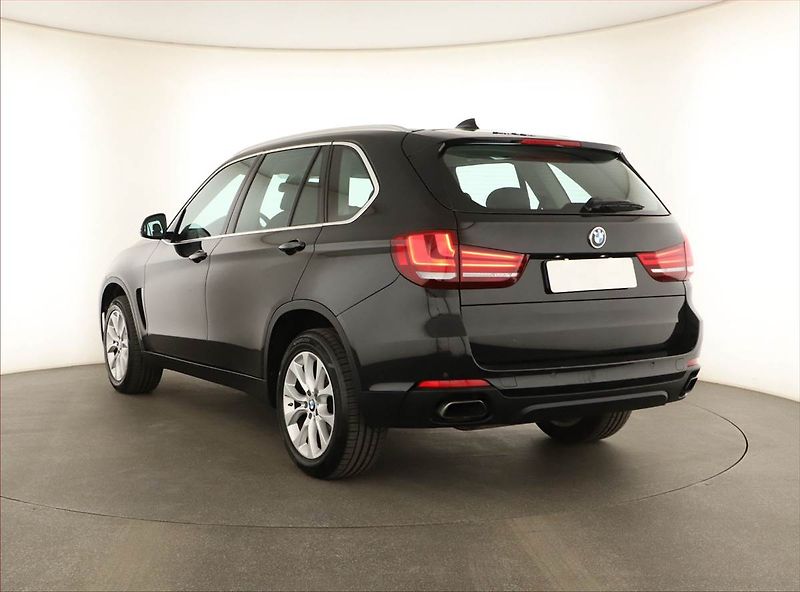 BMW X5 (2015) xDrive40d, 4X4, Automat, Kůže - fotka 4 z 19