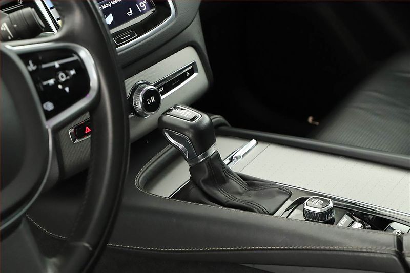 Volvo XC90 (2017) D5 AWD - fotka 10 z 21