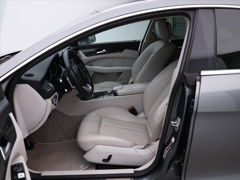 Mercedes-Benz CLS 3,0 350d 190kW 4Matic CZ DPH - fotka 10 z 28