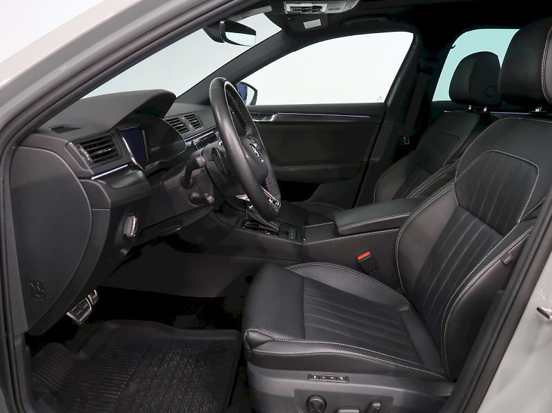 Škoda Superb (2023) iV SPORTLINE 1.4TSI 160KW DSG - fotka 13 z 48