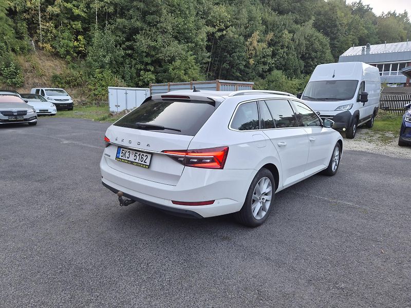 Škoda Superb Combi 2,0TDi 110kw DSG 17ALU - fotka 2 z 20