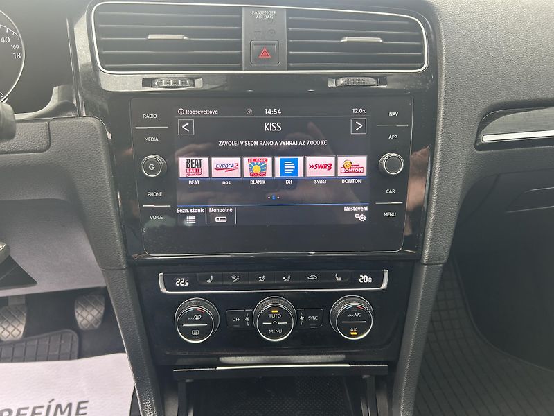 Volkswagen Golf Variant 2,0TDi Highline NAVI LEDMATRIX - fotka 49 z 69