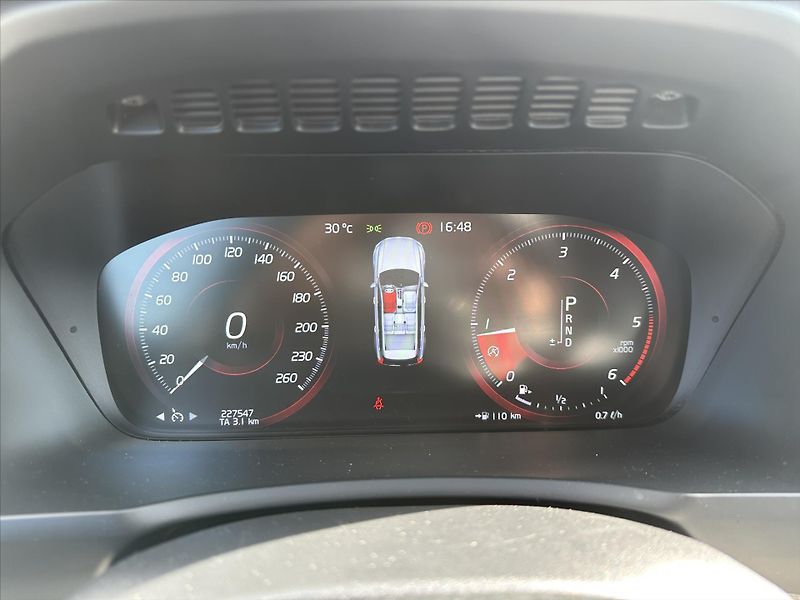 Volvo XC90 2,0 D 165kW Inscription CZ - fotka 18 z 38