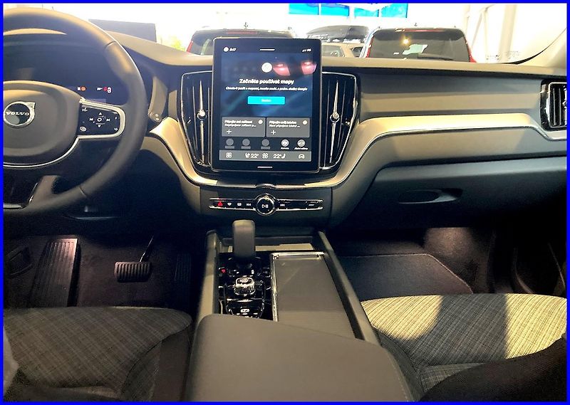 Volvo XC60 (2026) B5 AWD CORE +4SERVIS/ZÁRUKA - fotka 12 z 15