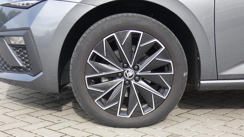 Škoda Scala 1.0 TSI Drive - fotka 23 z 24